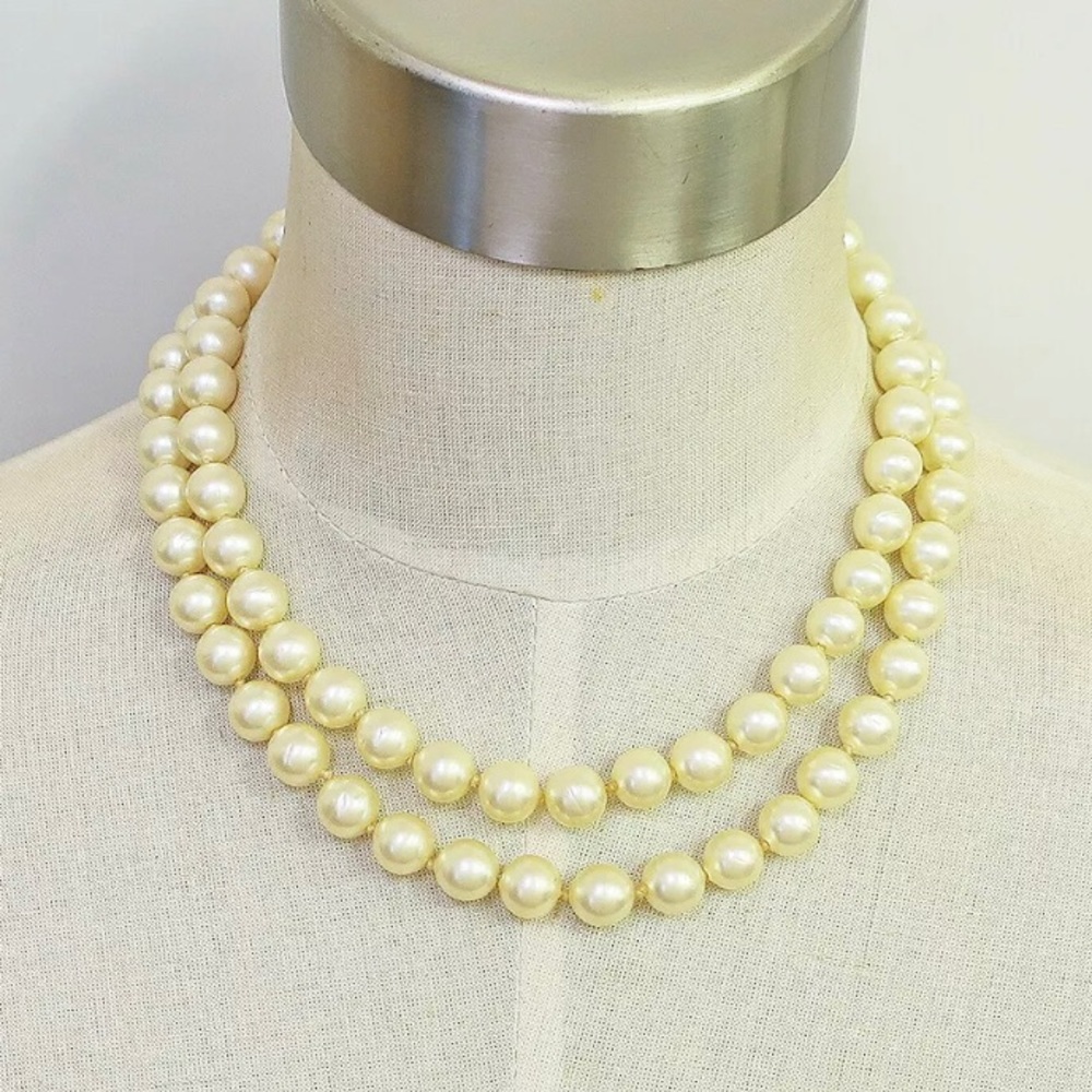 Chanel pearl vintage necklace